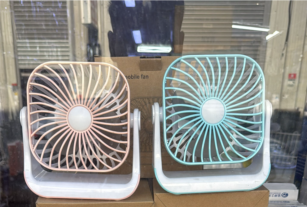 DESKTOP RECHARGEABLE ELECTRIC FAN